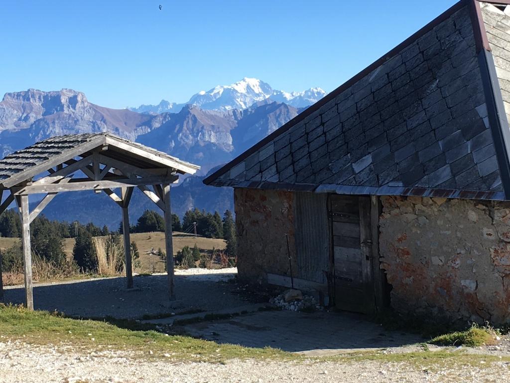 Vue du Mont Blanc depuis la ferme du Semnoz