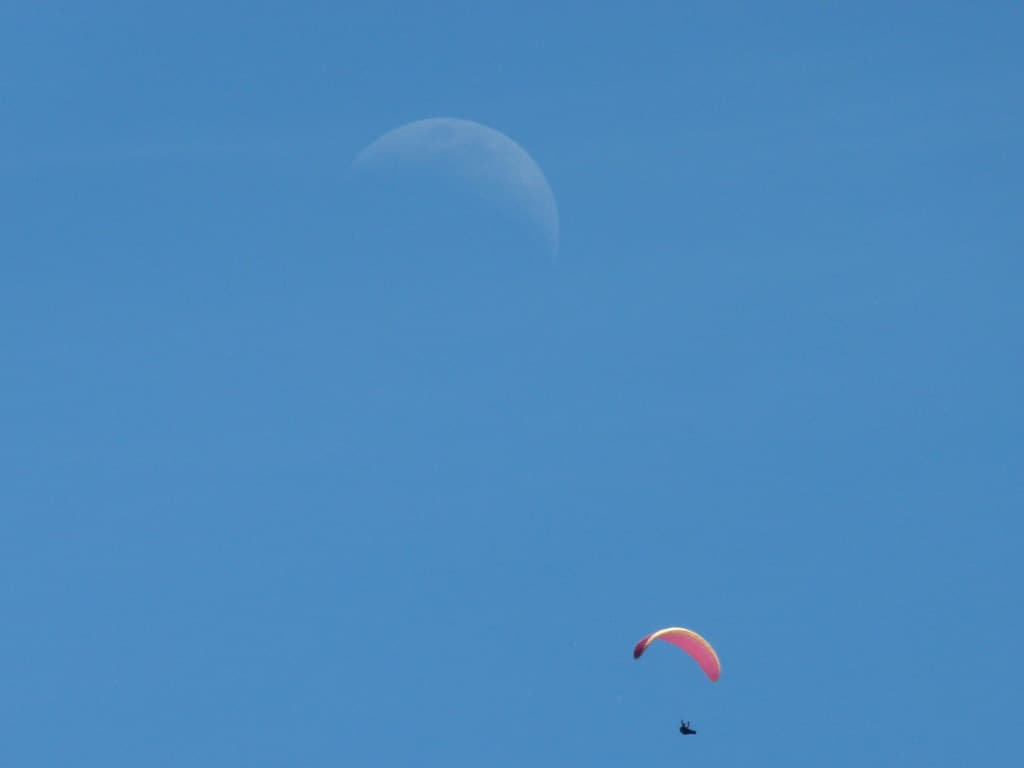 la Lune et le parapente