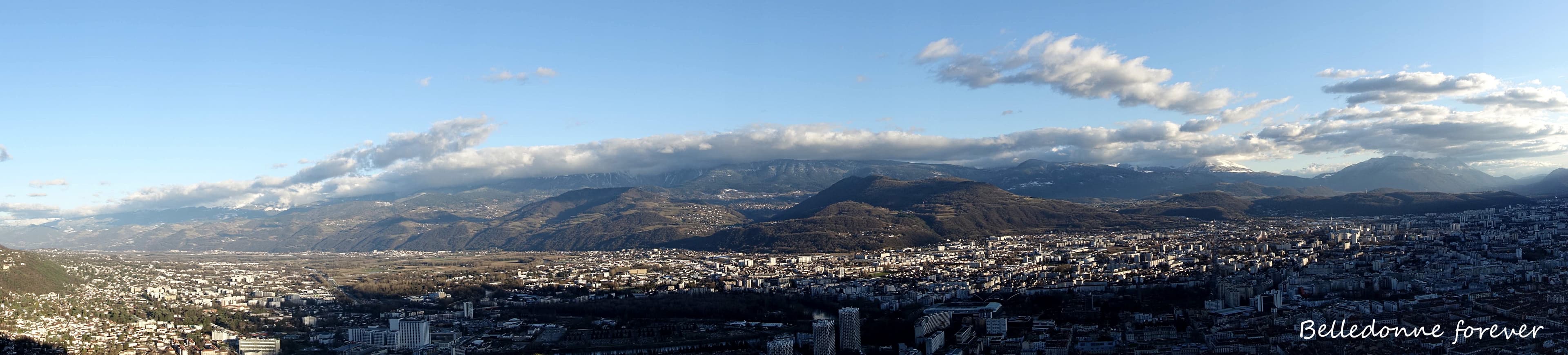 Les sommets de Belledonne et Chamrousse dans les nuages A.P.