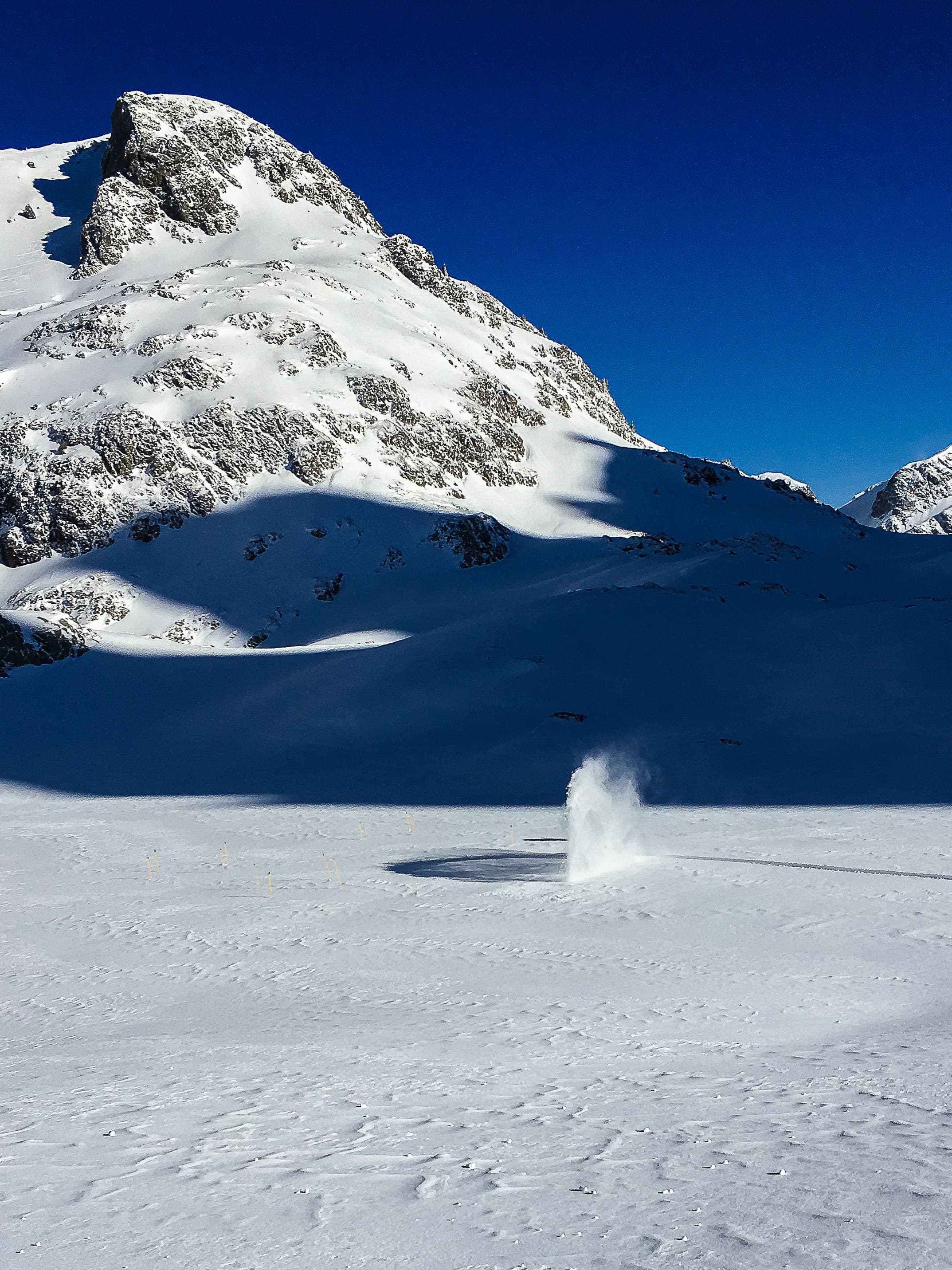 Geyser de neige sur les lacs Robert