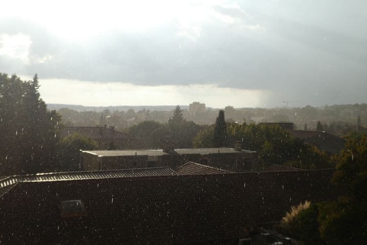 bonne pluie à Aix en ce moment
