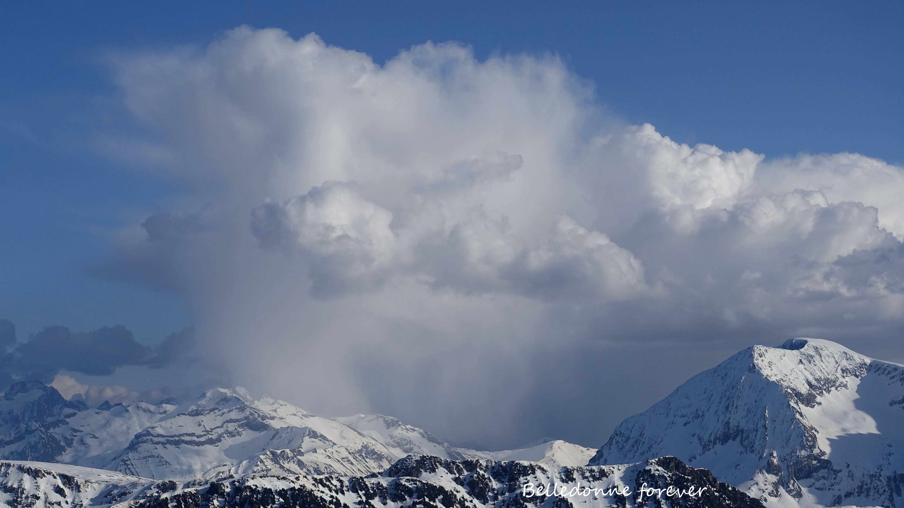 Cellule orageuse avec pluie, si on nous envoient les orages pour nous faire descendre pas cool :) A.P.