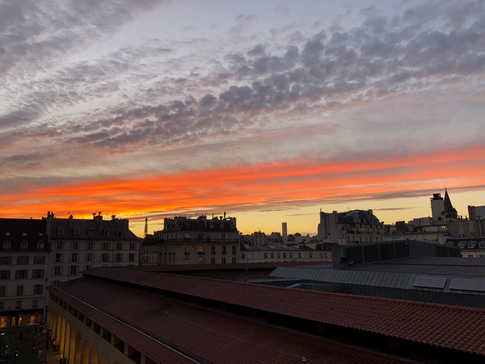 ciel-rouge-sur-paris