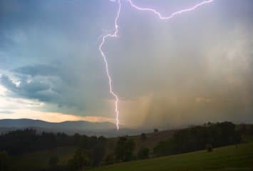 Image d'illustration pour Orages localement forts près de la Méditerranée
