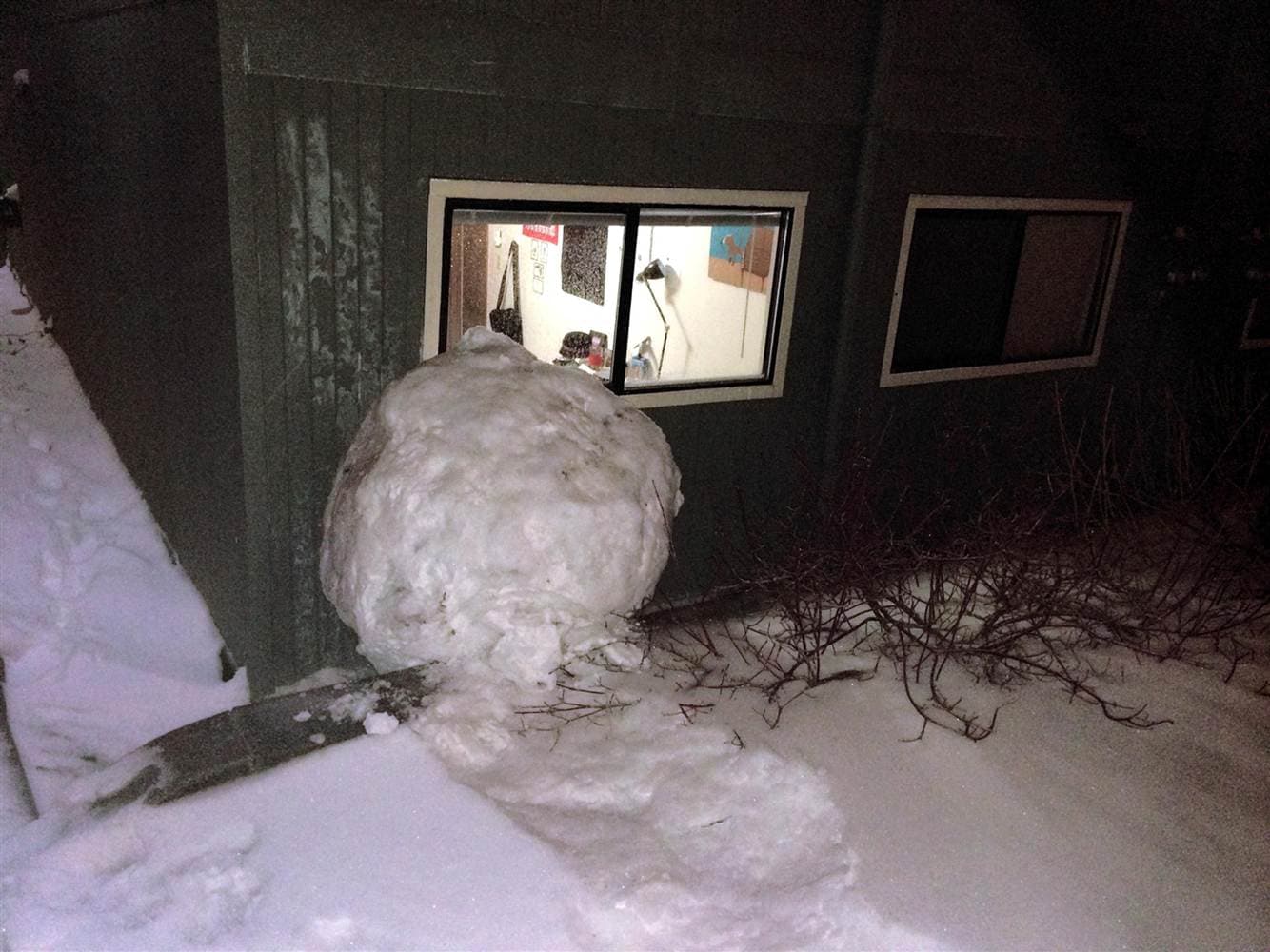 Image d'illustration pour Insolite : des étudiants endommagent un dortoir avec une boule de neige