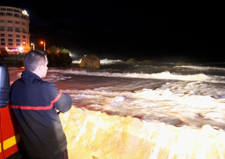 Image d'illustration pour Vagues dangereuses sur l'Atlantique - Drame au Pays Basque
