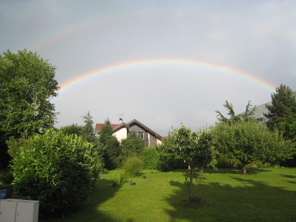 Arc-en-ciel sur notre maison.
