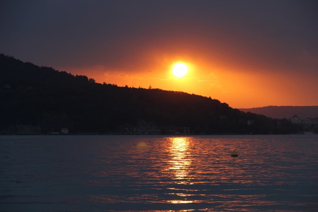 Coucher de soleil sur le lac d'Annecy