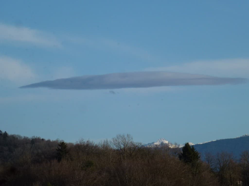 Un ovni dans le ciel du soir ?